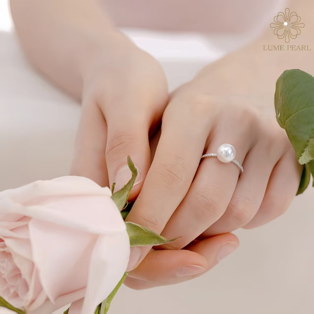 4AAAA Grade Aurora Freshwater Nucleated-Free Pearl & Diamond Minimalist Ring